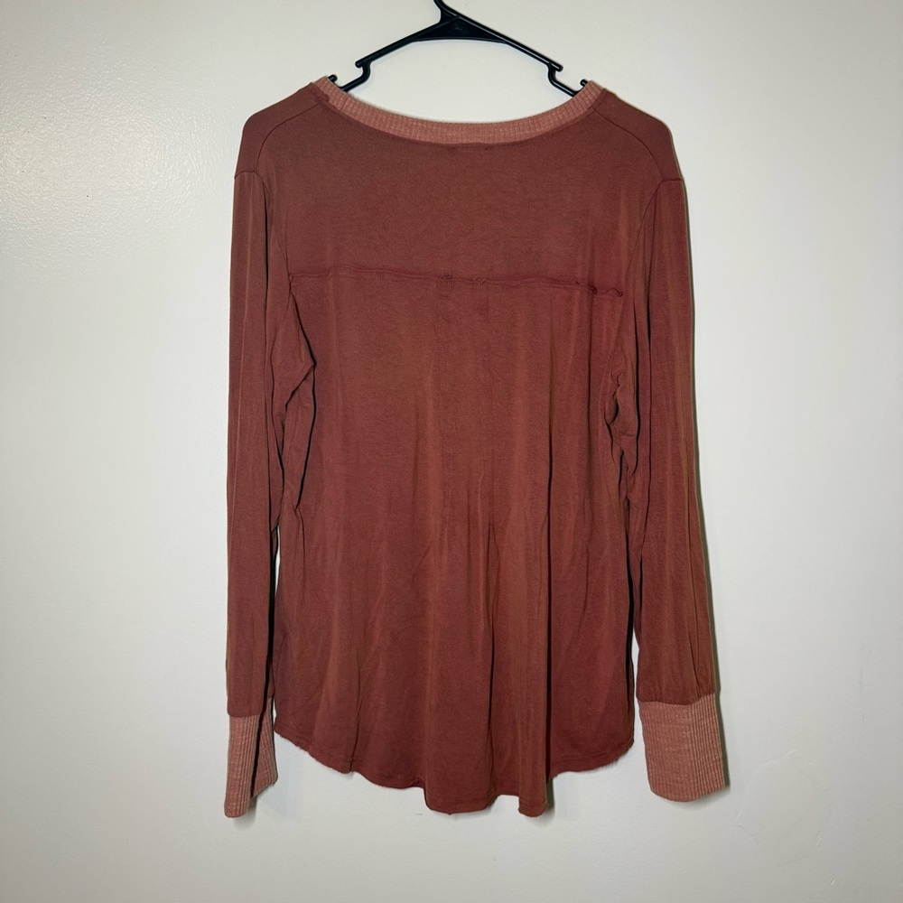 POL Rust Long Sleeve Top with Patterned Pocket - Picture 2 of 4